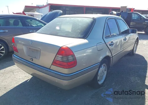 1997 Mercedes-Benz C 230 z USA, uszkodzony, nr VIN WDBHA23E2VF539578